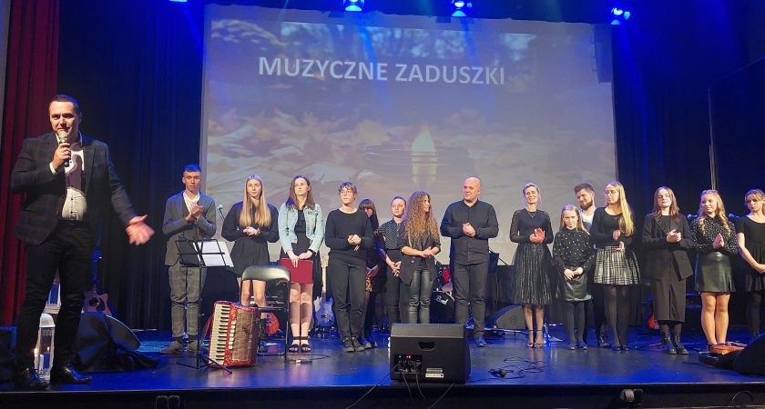 Zaduszki Muzyczne w GOK w Tychowie.
