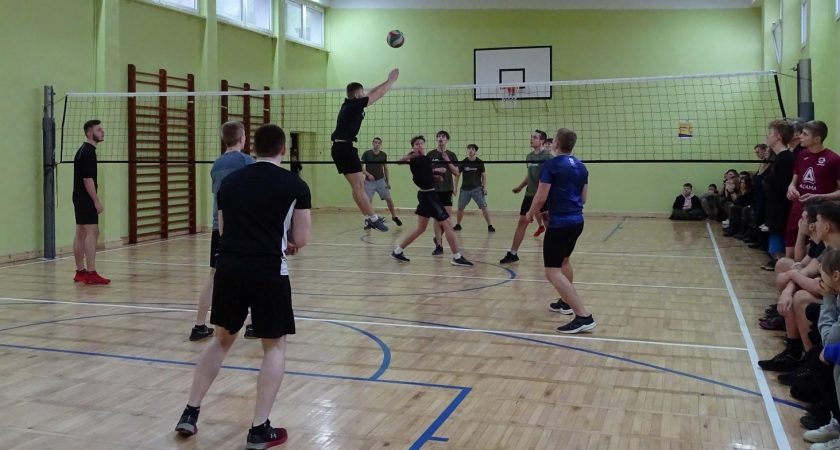 Mistrzostwa szkoły w piłce siatkowej dziewcząt i chłopców.