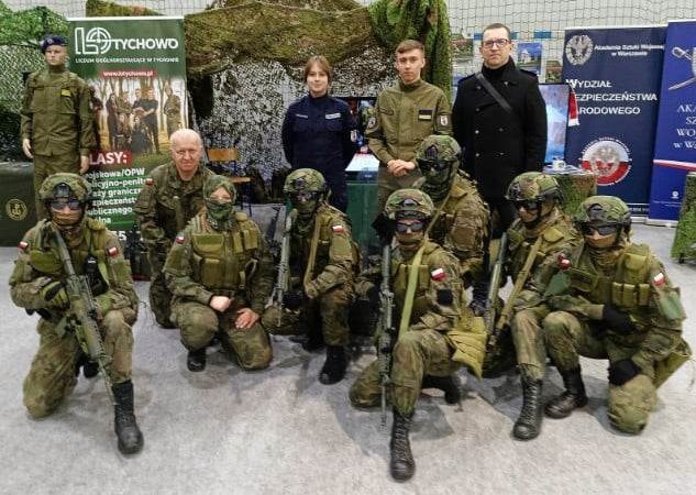 Targi służby i pracy w Gryfinie.