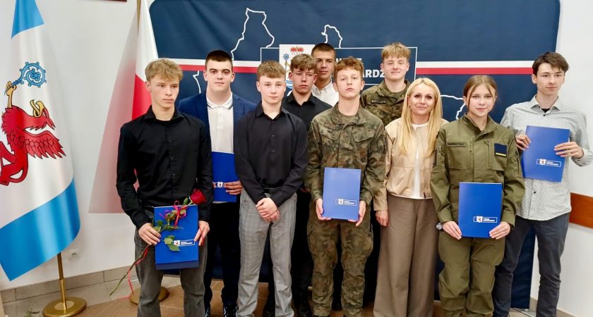 Młodzi Ambasadorzy Historii z Powiatu Białogardzkiego wśród Laureatów Ogólnopolskiego Konkursu „Silni Polską”.