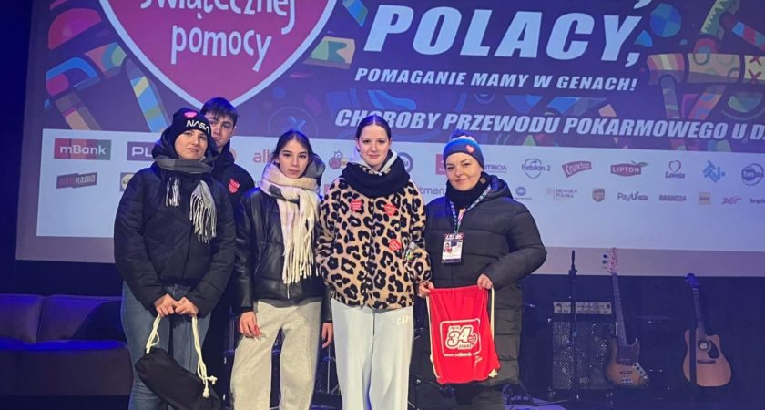Wolontariusze LO Tychowo zagrali z WOŚP.